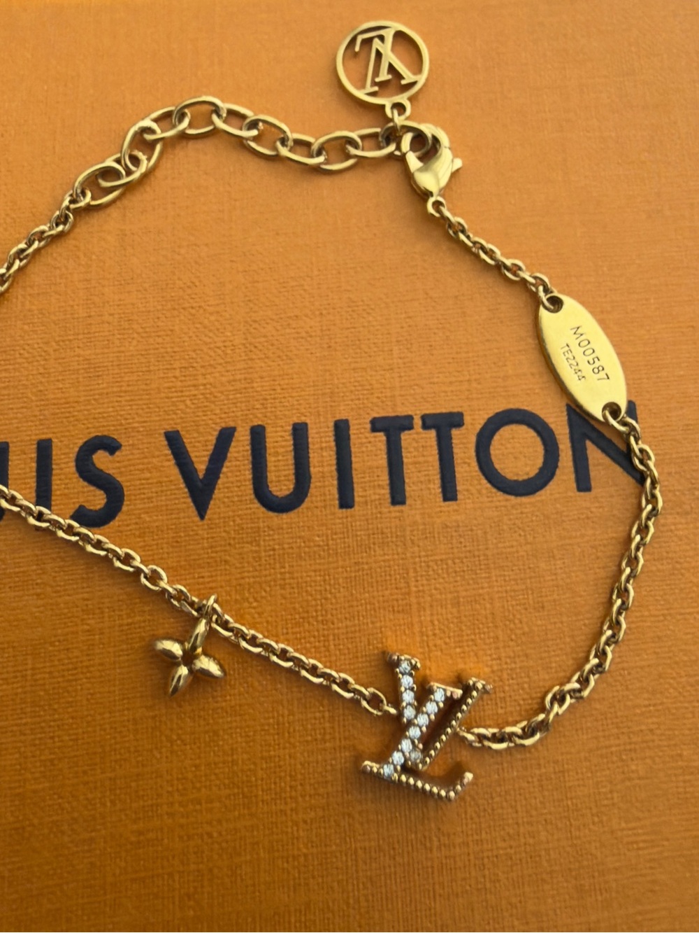 Louis Vuitton M00587 LV Iconic Gold Bracelet - Picture 7 of 11